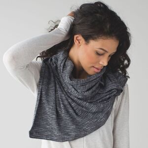 Lululemon Vinyasa Scarf
Coco Pique Black White